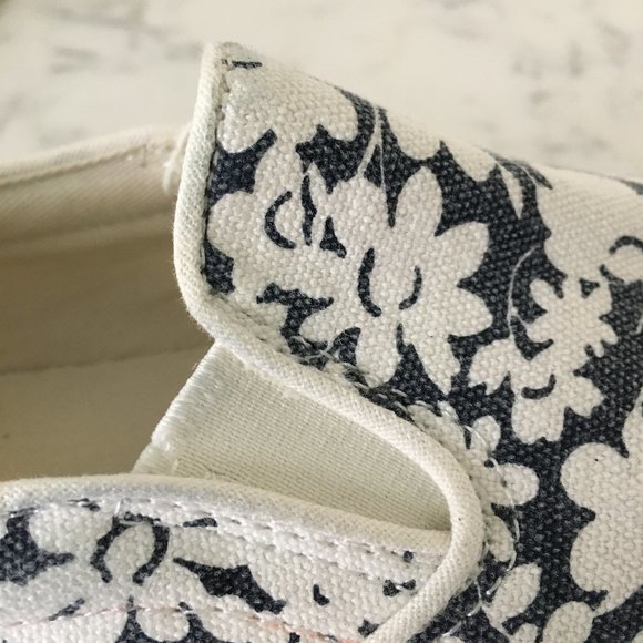 GAP Navy Floral Canvas Slip-On Sneakers 6.5M EUC - Picture 7 of 7